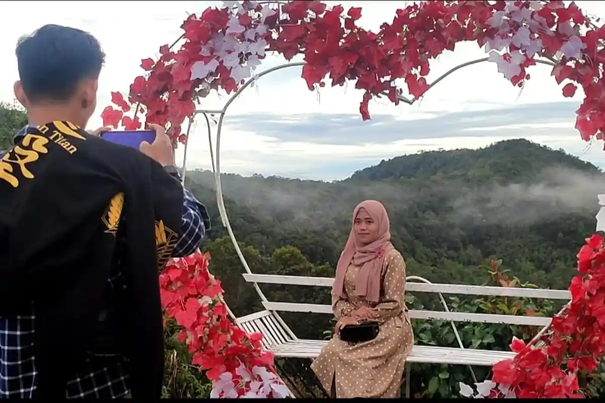 Libur Penghujung Lebaran, Objek Wisata Puncak Sidiangkat Ramai Dikunjungi Wisatawan