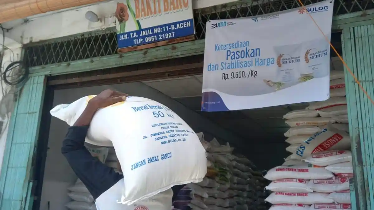 Bulog Aceh Salurkan Beras OP 17.029 Ton untuk Tekan Lonjakan Harga Beras Medium di Pasaran