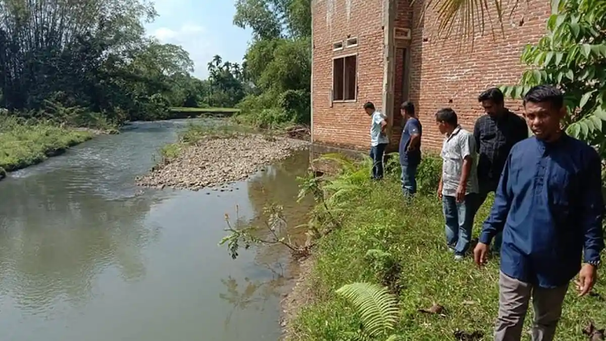 Abrasi Krueng Kiran Pidie Jaya Mengganas, Sepuluh Rumah Hanyut ke Sungai