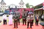 pangdam-ixudayana-dampingi-panglima-tni-dan-kapolri-tinjau-pelaksanaan-vaksinasi-bagi-masyarakat.jpg