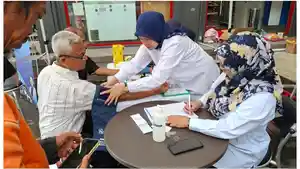 Warga-berbagai-profesi-mulai-ojol-satpam-cek-kesehatan-gratis.jpg