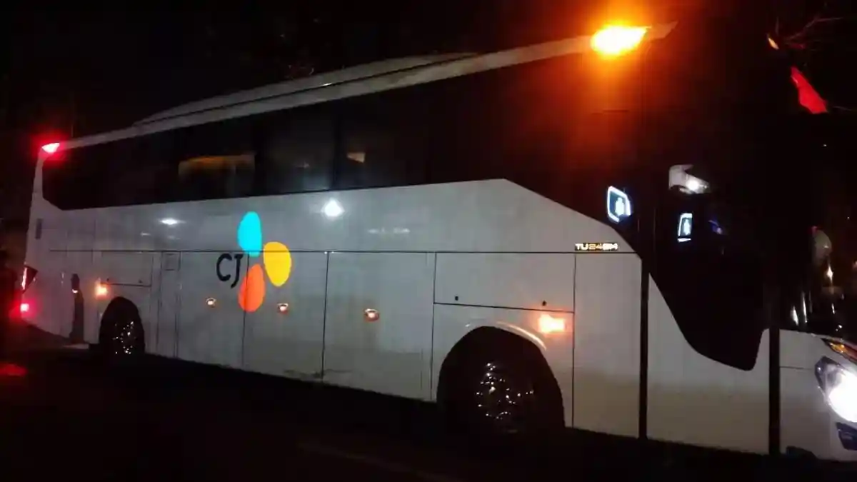 2 Pelajar Terkapar di Perempatan Setelah Tabrakan Motor Vs Bus, 1 Tewas