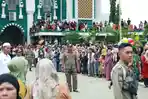 Ribuan-pengantar-Jemaah-Calon-Haji-JCH-Kabupaten-Pinrang.jpg