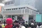 FRMJ-mendesak-para-Pedagang-Kaki-Lima-PKL-liar-ditertibkan.jpg