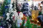 Penjual Hiasan Natal di Mall ITC Mangga Dua Jakarta