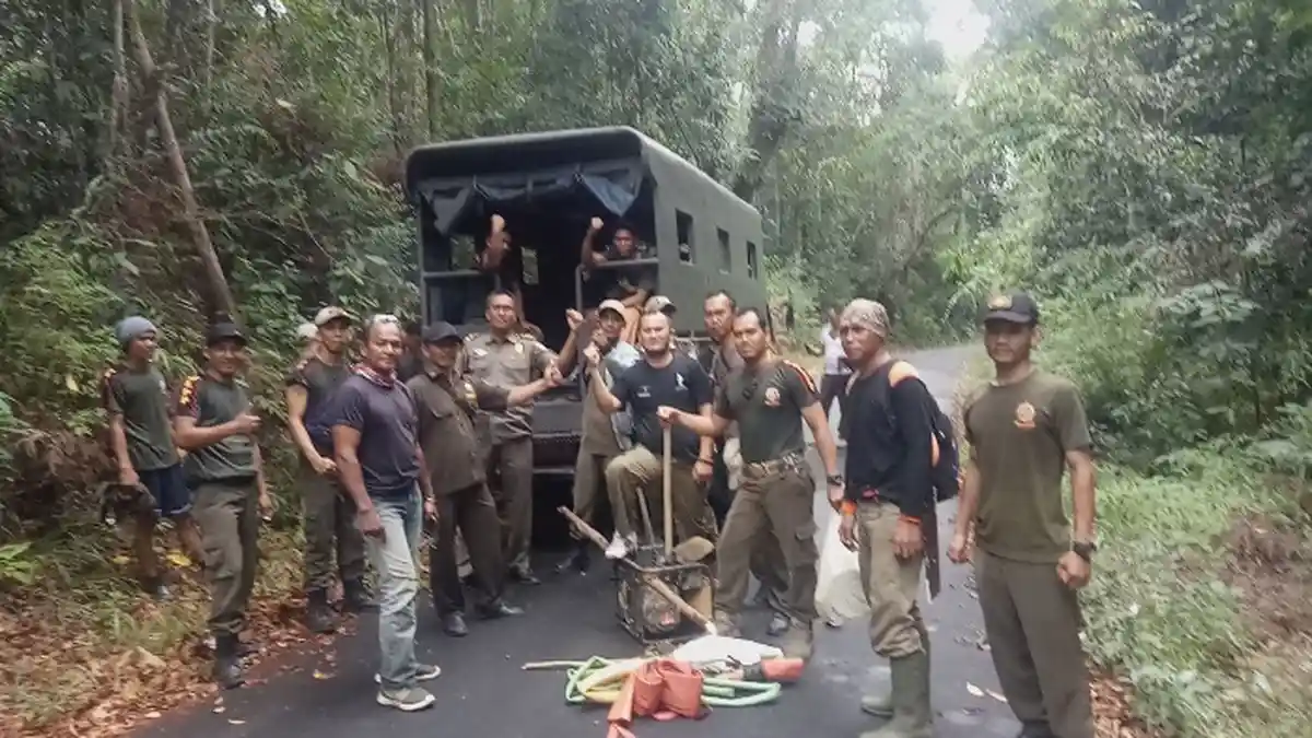 Lewat Jalur Perkebunan Sawit, Penambang di Kaki Bukit Menumbing Beraksi Malam Hari