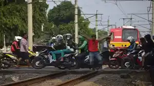 wartakota/perlintasan-kereta-api-bulak-kapal.jpg