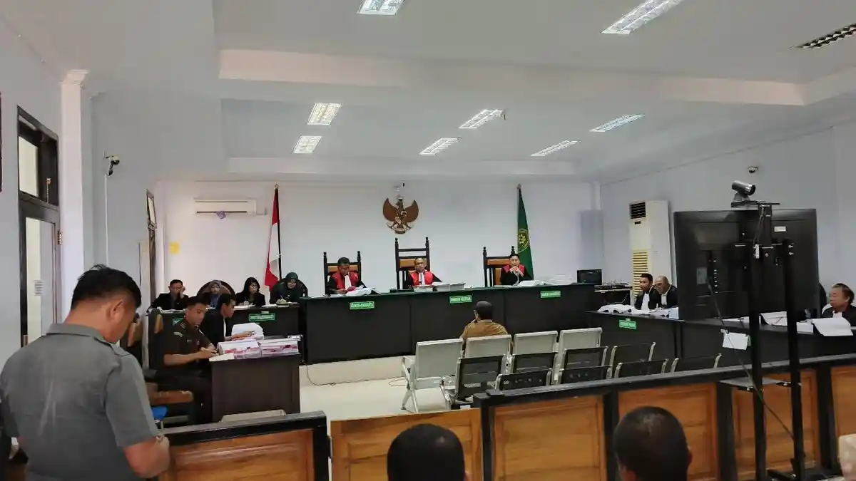 BREAKING NEWS Mantan Kadis PUPR Kota Gorontalo Rifadli Bahsuan Jalani Sidang di PN Gorontalo