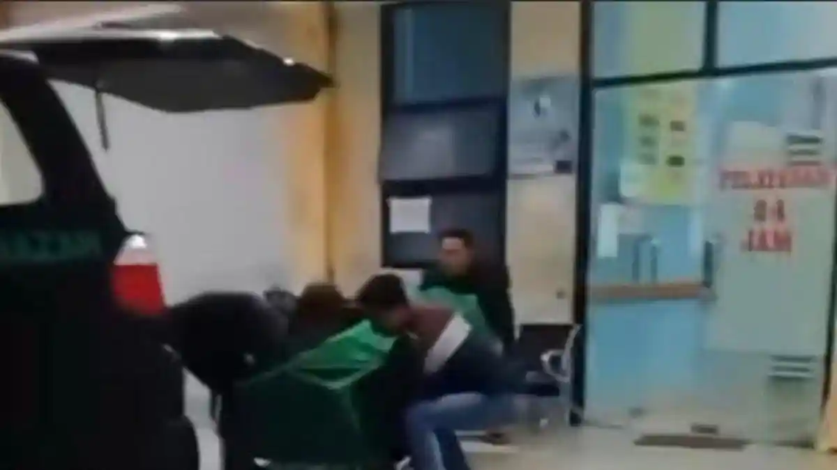 Ambulans Kehabisan Bensin, Jenazah Dibawa Pulang Pakai Pikap, Direktur Minta Maaf dan Resign