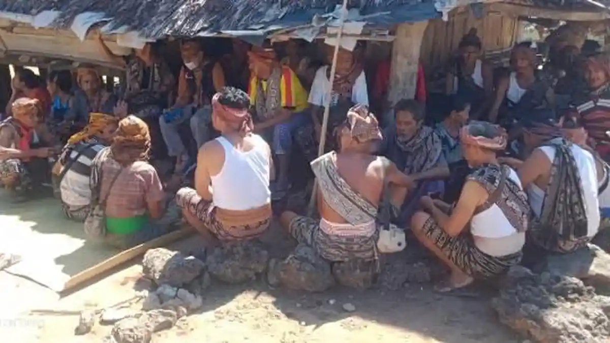 Pembanguan Rumah Adat Kujiratu Bupati Harapkan Masyarakat Adat Bekerjasama