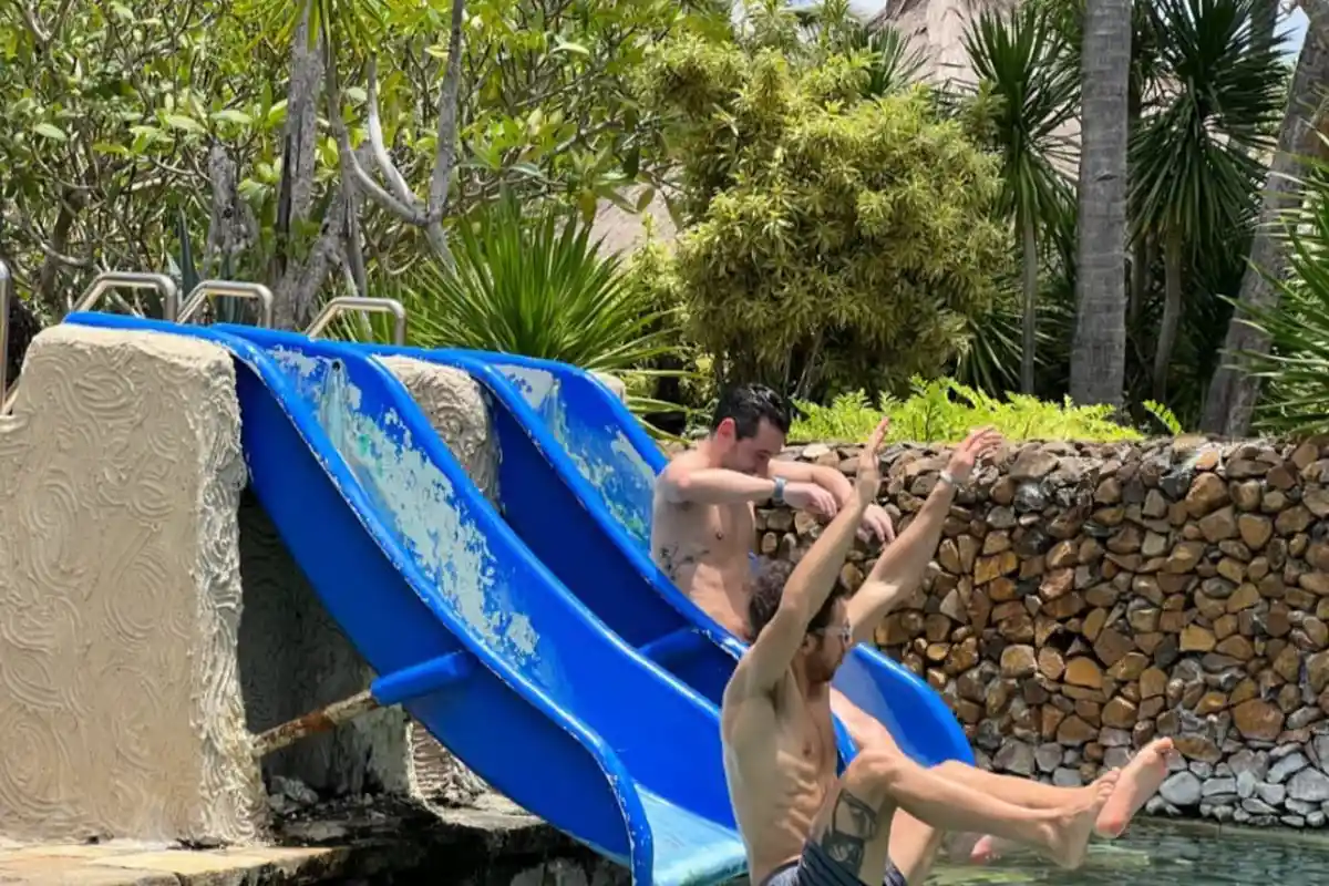 Pembalap MotoGP Mandalika 2022 Enea Bastianini Main Perosotan di Novotel Lombok