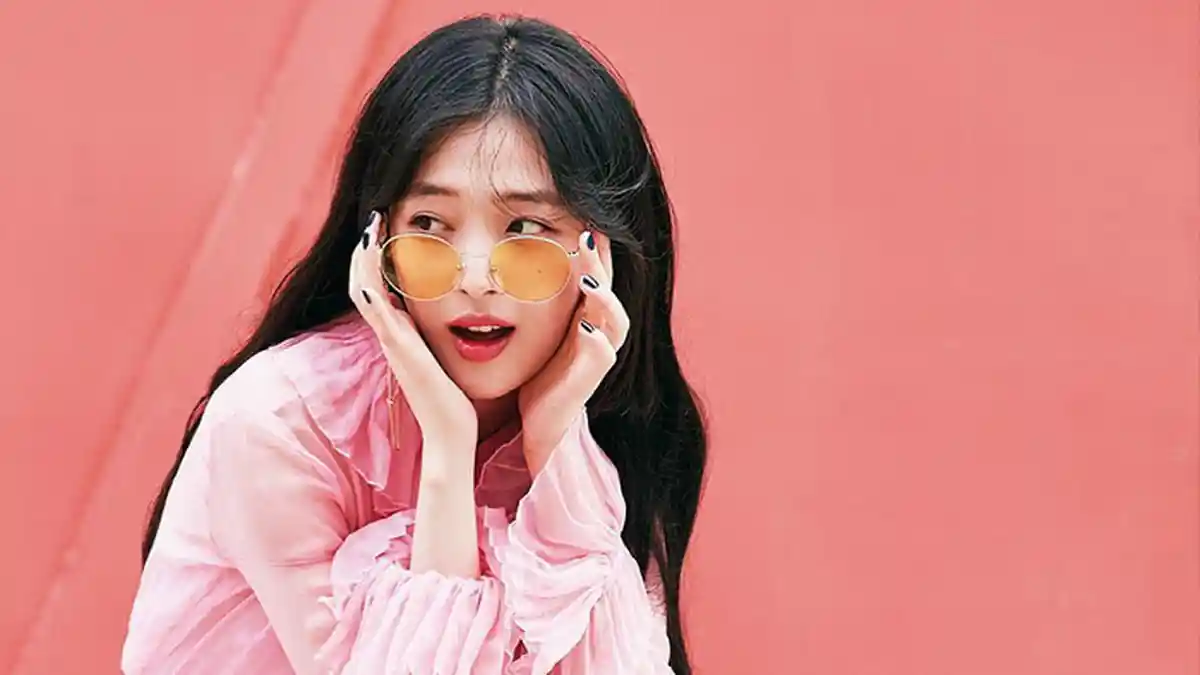 Sulli Kejutkan Penggemar Indonesia Sedang Berada di Bali, Netizen: Cantik!