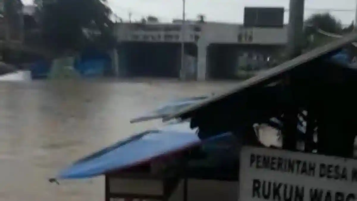 Underpass Jalan Padalarang Terendam Banjir Setinggi 2 Meter