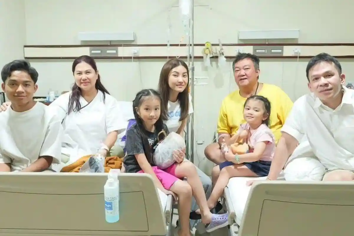 Sarwendah Jenguk Mertua di Rumah Sakit Tanpa Hadirnya Ruben Onsu