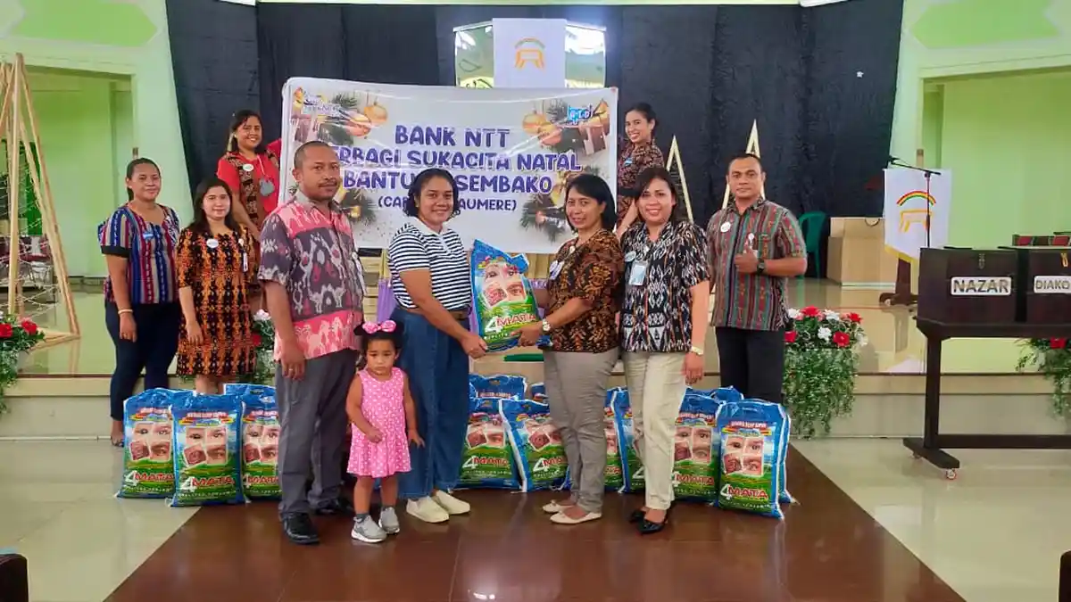 Bank NTT Berbagi Suka Cita Natal 2021 di Gereja Kalvari dan Thomas Morus Maumere