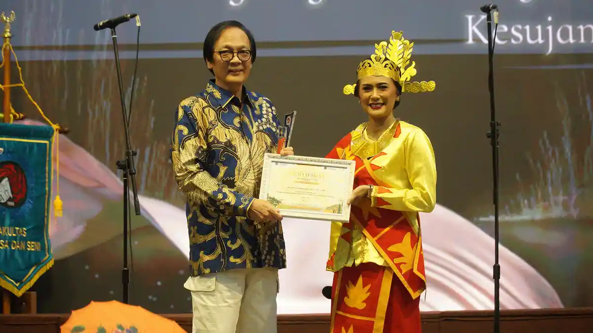 UKSW Kampus Pancasila Beri Penghargaan kepada Dr. Sudhamek AWS dan Mayor Inf Muhlisin