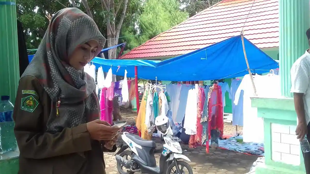 Warga Palopo Jualan Perlengkapan JCH di Kantor Kemenag Luwu Timur - pakai-jch_20160815_154710.jpg