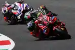 Tiga-penunggang-Ducati-Desmosedici-GP-yakni-Francesco-Bagnaian-mera.jpg