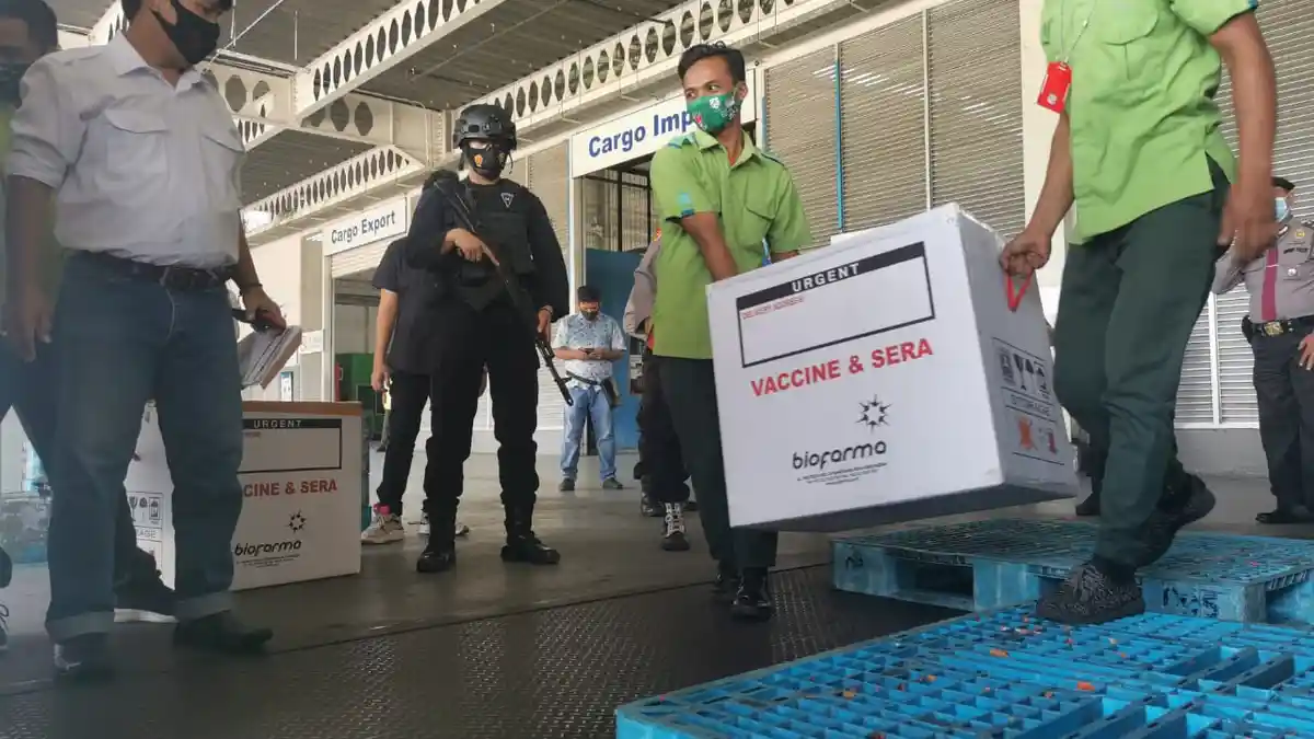 12.000 Vaksin Sinovac Kembali Tiba di Sumut, Dapat Pengawalan Ketat saat Dibawa ke Gudang Farmasi