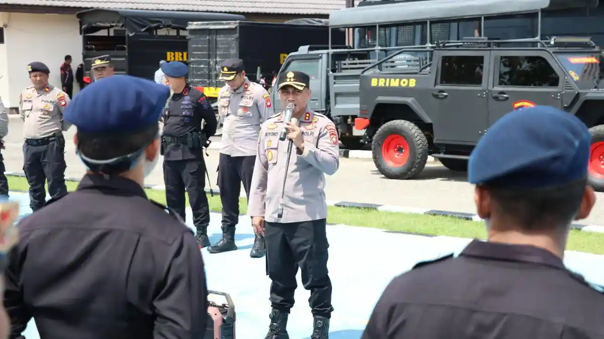 Terima Pasukan BKO, Kapolres Sekadau Minta Personel Kedepankan Tindakan Humanis