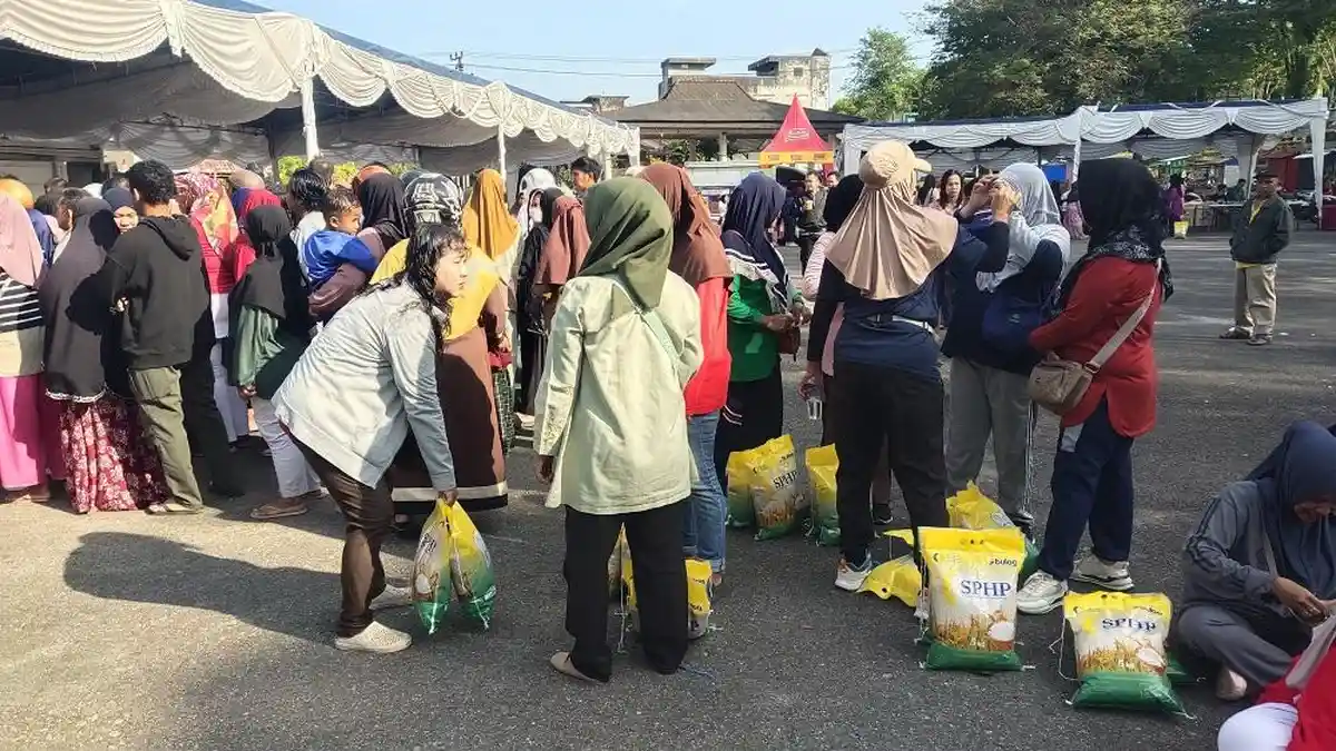 Warga Belitung Serbu Gerakan Pangan Murah, Beras SPHP Dijual Rp56.500