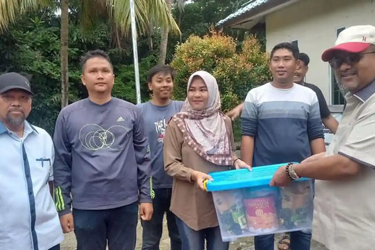 Pemprov Kepri Beri Bantuan Sembako untuk Korban Angin Puting Beliung di Karimun