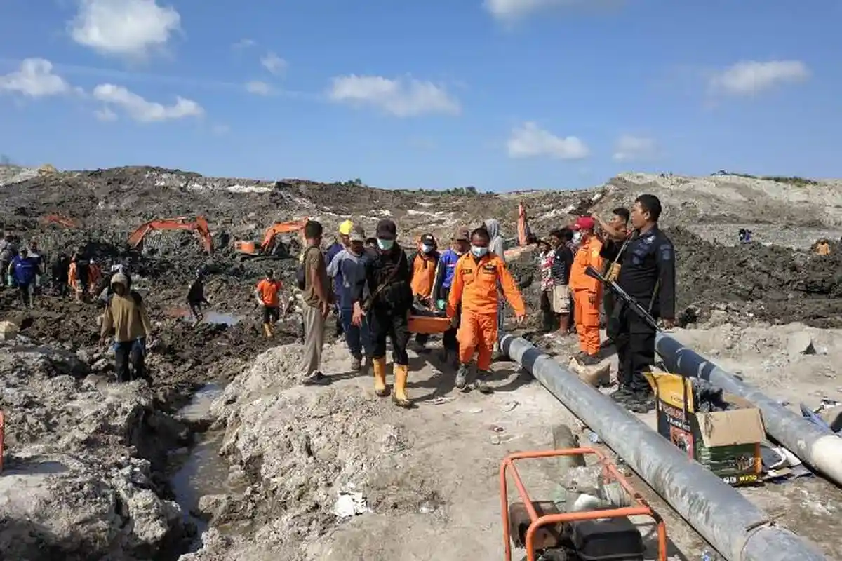 Tragis, Satu Korban Tewas Tertimbun Tanah Longsor Ditemukan Saat Ada Bercak Darah Keluar dari Tanah