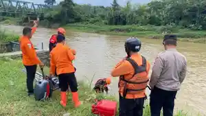 pekerja-jatuh-di-cisadanee.jpg