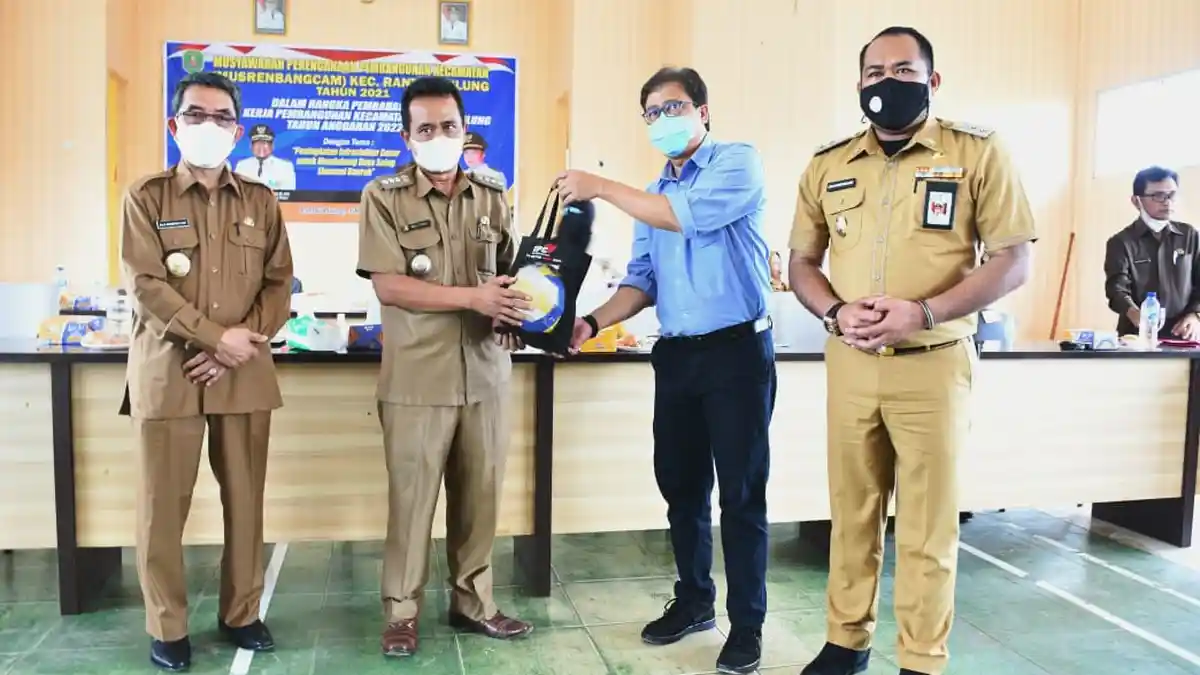 Dukung Desa Mandiri di Kutim, KPC Bantu Sarana Olahraga dan Air Bersih