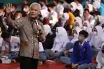Gubernur-Jawa-Tengah-Ganjar-Pranowo-saat-menghadiri-acara-Gubernur-Mengajar-di-SMKN-1-Bawang.jpg