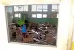 SD Perguruan Rakyat 2 Bersihkan Lumpur Sisa Banjir