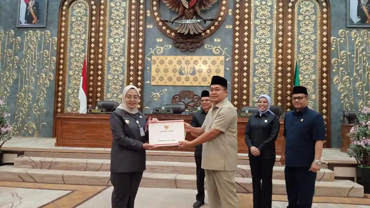 Pj Wali Kota Jambi Sampaikan LKPJ di Sidang Paripurna