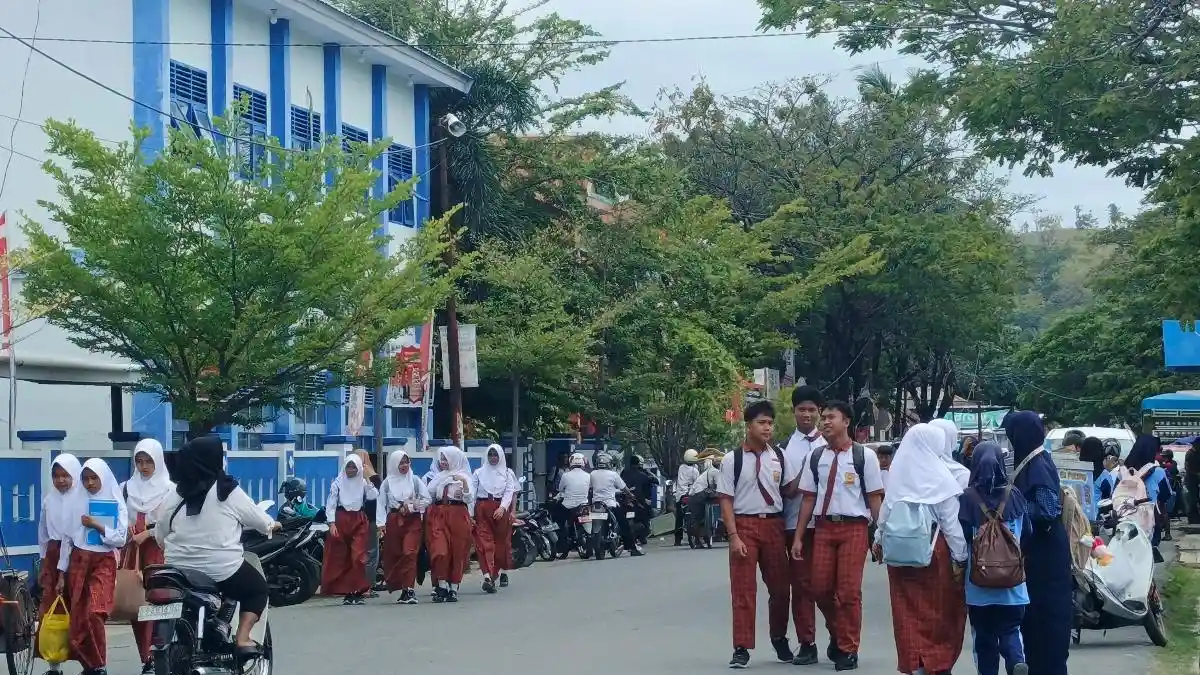 Pelajar di Majene Dipulangkan Lebih Awal, Antisipasi Demo Mahasiswa Unsulbar di DPRD dan Polres