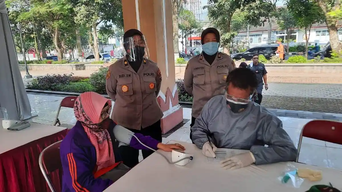 Peringati HUT ke-75 Bhayangkara, Polres Magelang Gelar Vaksinasi Covid-19 secara Massal
