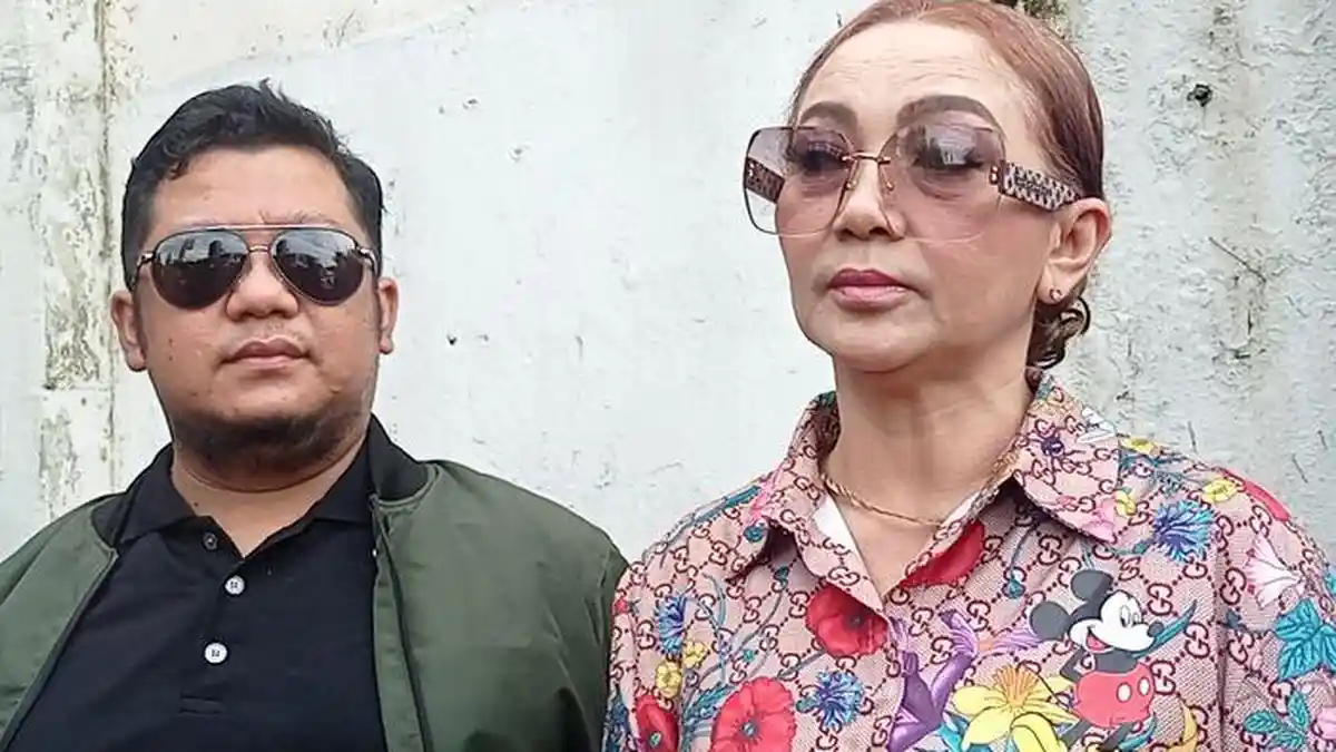 Firdha Razak Dampingi Putra Laporkan Dugaan Poliandri Menantu ke Polda ...