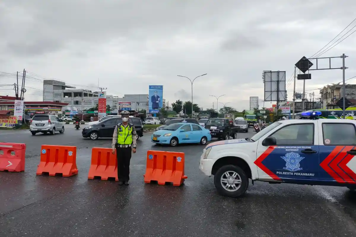 Terhambat Penyekatan Jalan Dan Ditolak RS, Nenek-nenek Di Kota Bandung Meninggal Di Taksi Online