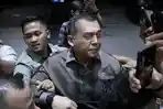 Silmy-Karim-menyerahkan-diri-ke-KPK.jpg