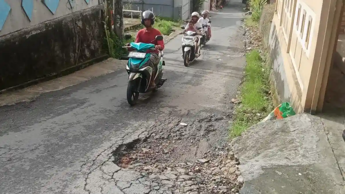 Jalan Rusak di Kawasan Gunung Malintang, Warga Dihimbau Berhati-hati Saat Berkendara