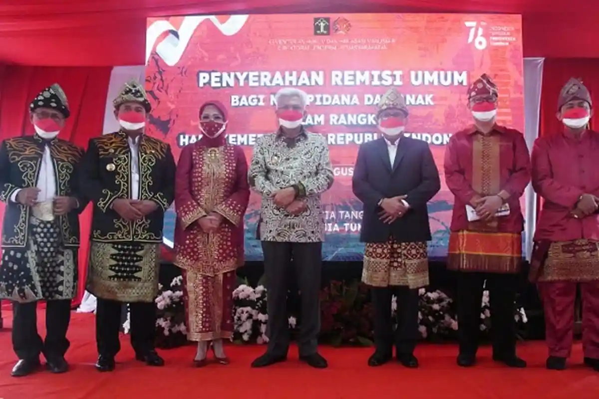 Mawardi Yahya Serahkan SK Remisi HUT RI ke-76  Bagi 8.711 Warga Binaan dan Anak di Sumsel