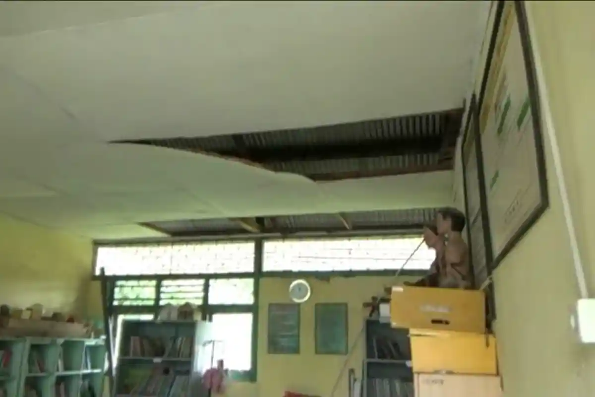 Astaga, Atap Bangunan SDN 89 Desa Rantau Api Bocor, Tapi Yang Menetes Mengejutkan
