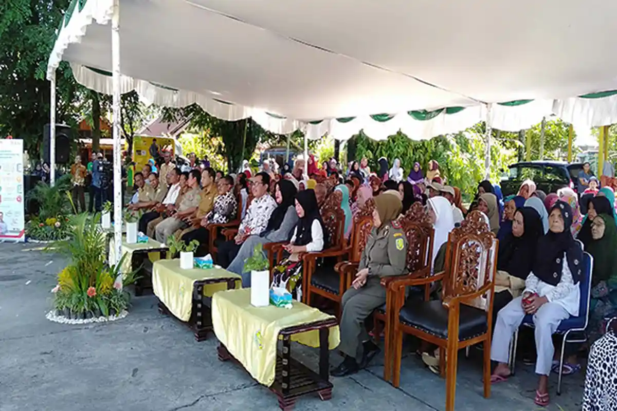 Bupati Sambas Hadiri Kegiatan BNI Berbagi di Halaman Istana Alwatzikubillah Sambas