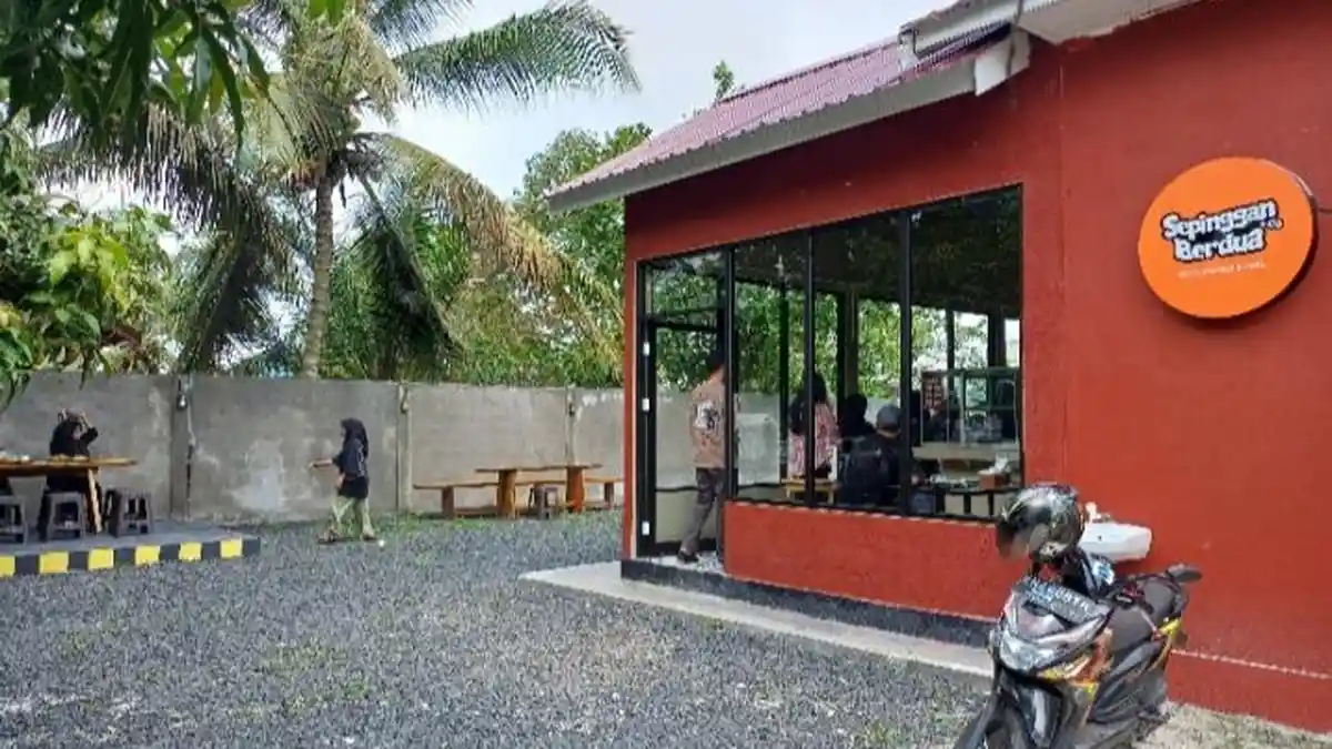 Wisata Kuliner Palangkaraya,  Menu Nasi Campur Jadi Andalan Coffeshop Sapinggan Berdua