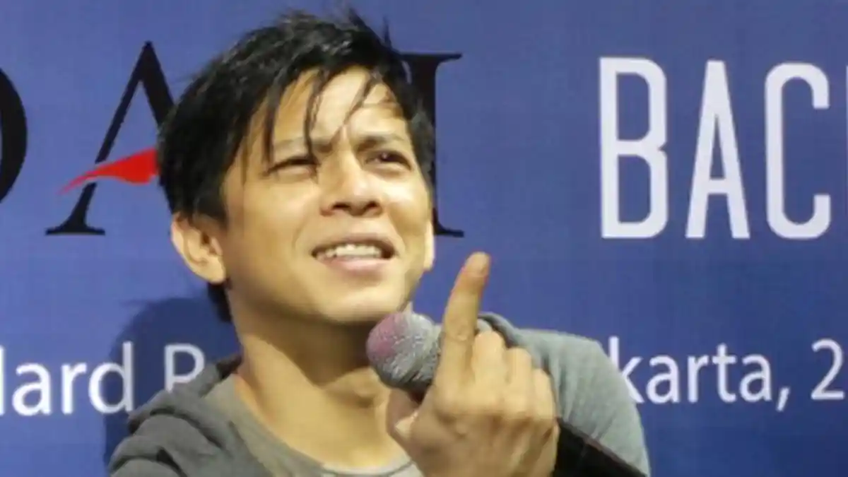 Dalam Kondisi Berkabung, Ariel 
