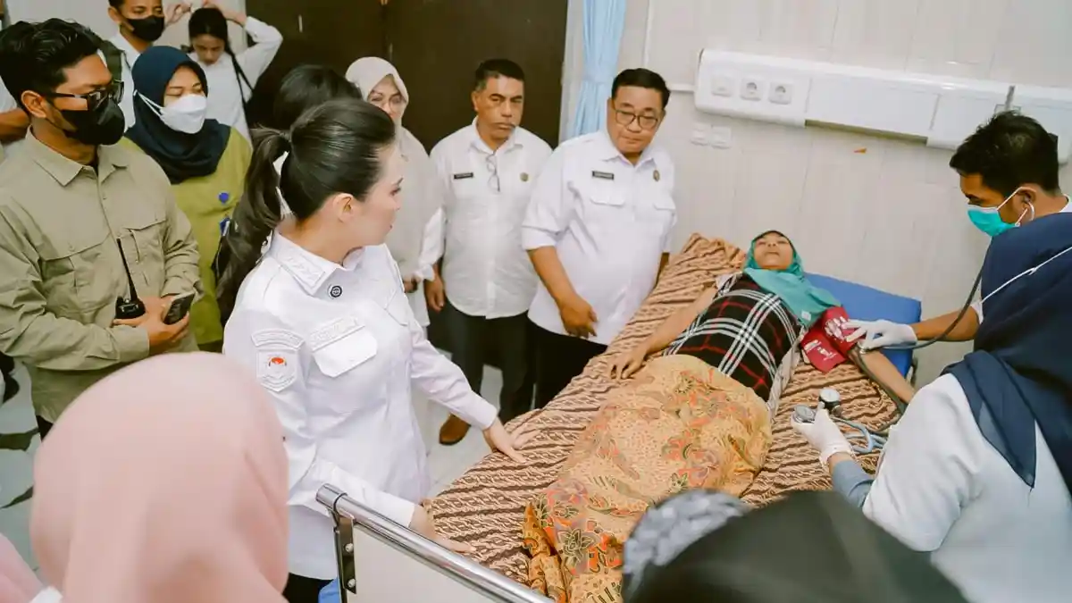 Sherly Laos Gercep Antar Warganya ke Rumah Sakit Usai Baca Keluhan di Story Instagram