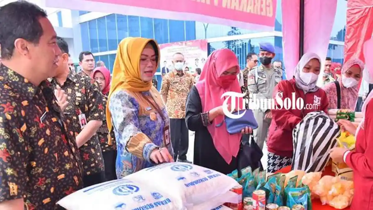 Pemkab Sukoharjo Gencarkan Program Pangan Murah Setiap Jumat, Bupati Etik: Bantu Masyarakat  