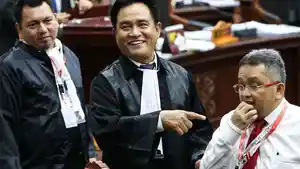yusril-ihza-mahendra-dan-tim-hukum-01.jpg