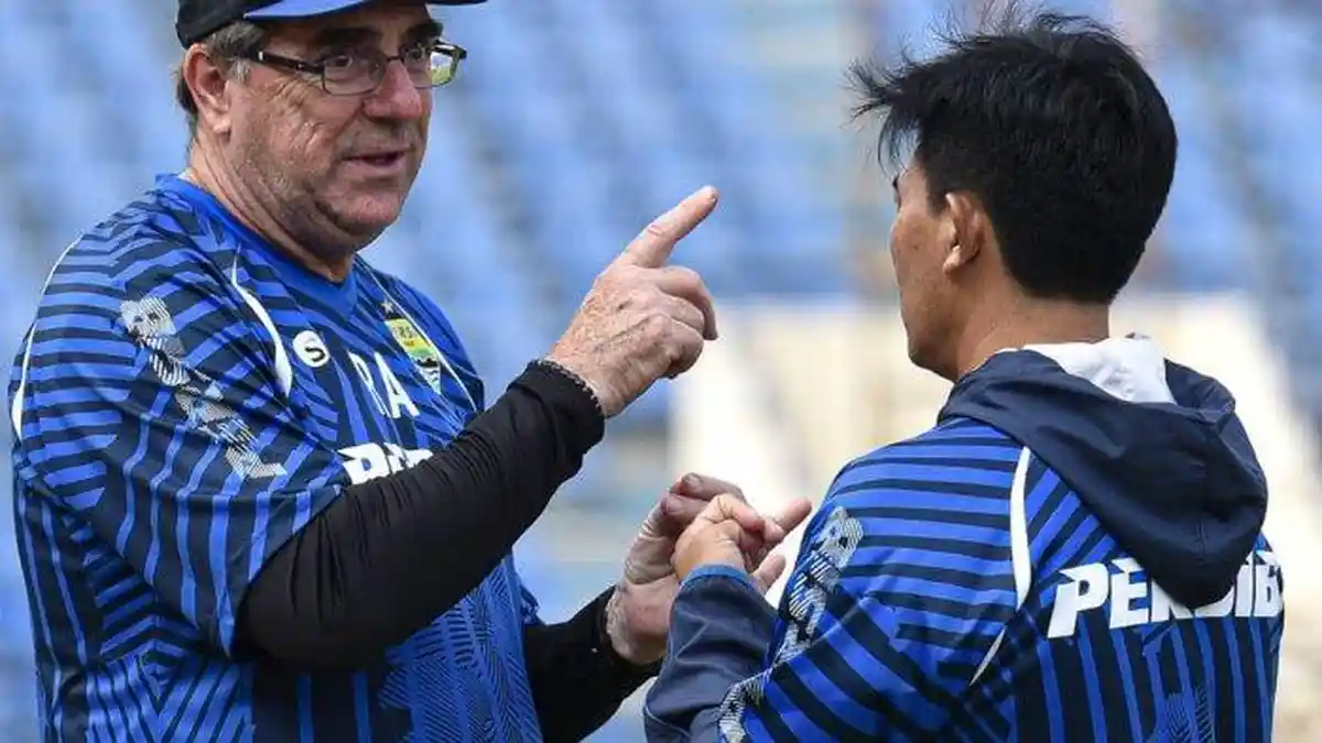 Persib Bandung Libas Arema FC di Liga 1 Tapi Kabar Buruk Justeru Diterima Robert Rene Alberts