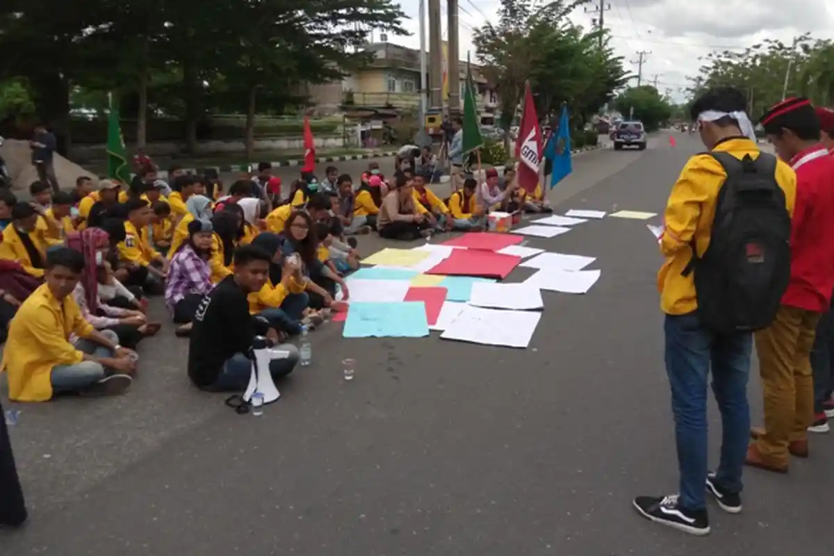 Mahasiswa Kalteng Kembali Demo Protes UU MD3, Anggota Dewan Tandatangan Dukung Penolakan