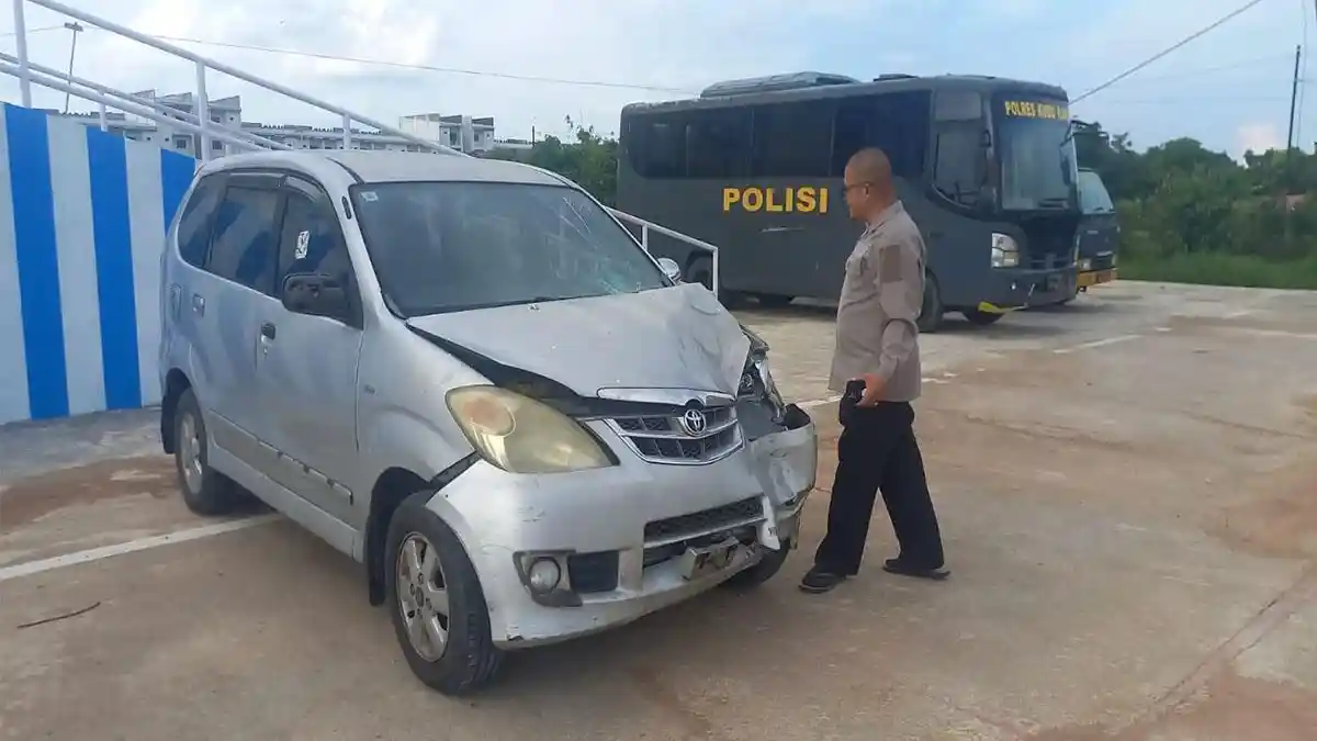 Jalan Raya Bukan Sirkuit: Minibus Tabrak Motor di Arteri Supadio Kubu Raya, Dua Korban Luka Berat - Tribunpontianak.co.id