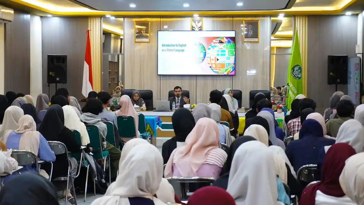 100 Mahasiswa TBI Antusias Ikuti International Guest Lecture Bersama English Teacher dari Pakistan